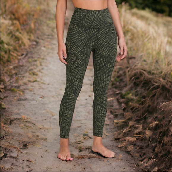 lululemon athletica Pants - Lululemon  Wunder Under HR Tight 25" Luxtreme in Reptilia Jacquard Green Sz 14